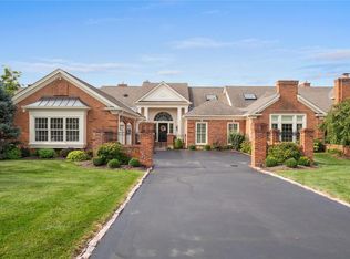 4 Woodbridge Manor Rd, Saint Louis, MO 63141