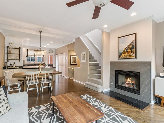 4th image of 2807 N Wolcott Ave Unit B
