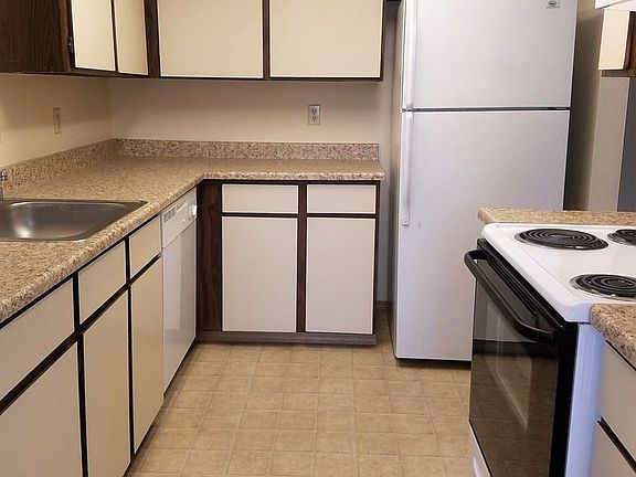 3rd image of 944 14th St NE