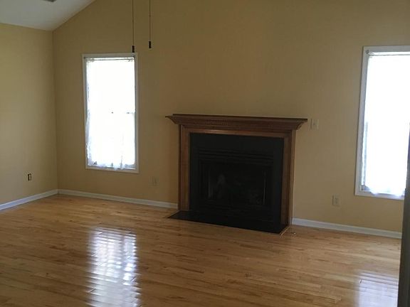 2nd image of 813 Lancaster Ln