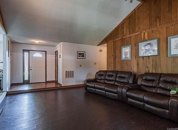 5th image of 138 Brackenbury Ln
