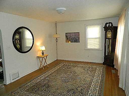 3rd image of 836 Crescent Dr