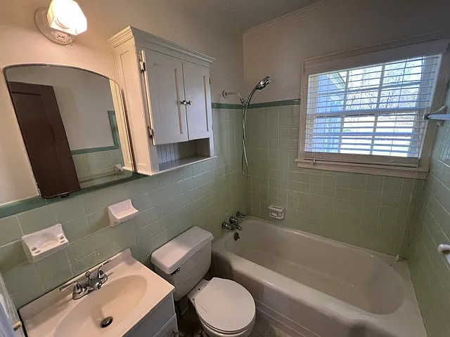 403 Holmes St — Photo 10