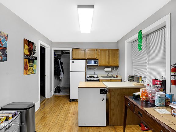 4th image of 3145 N Clifton Ave