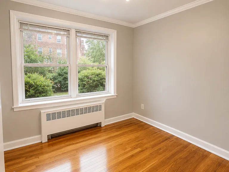 128-129 Chancellor Ave #D05 — Photo 3