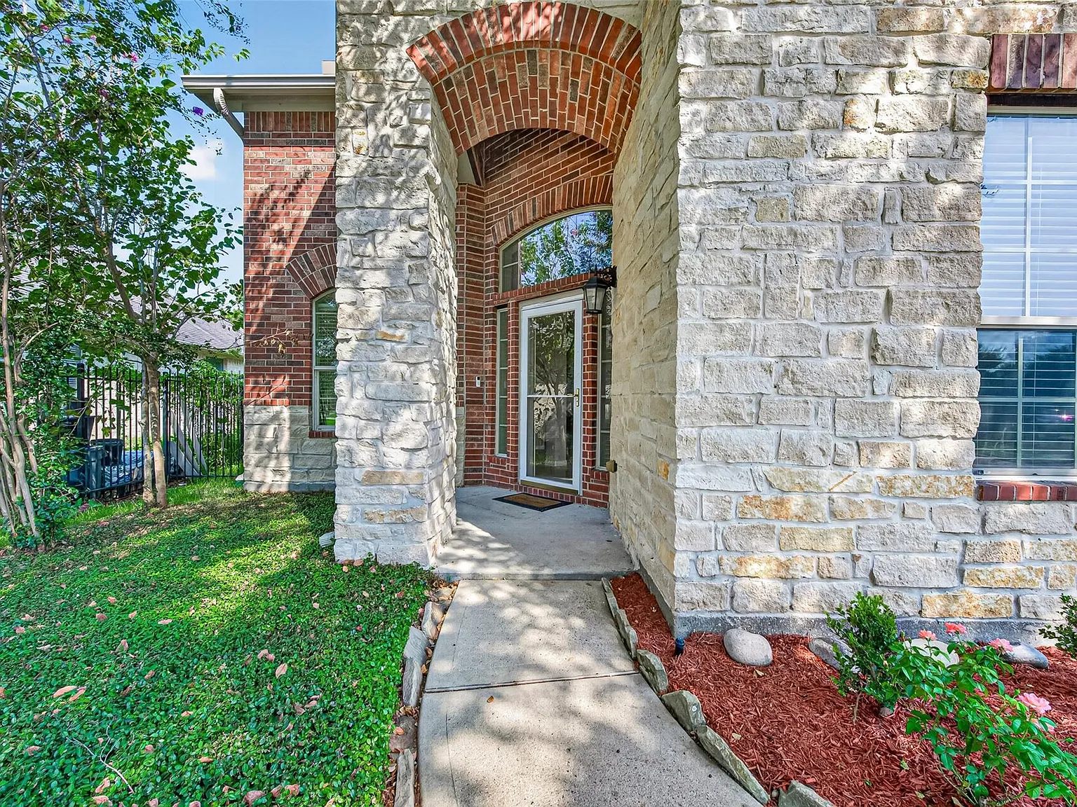 4 bed, 2.5 bath, 3012 sqft, $2,800 — Photo 4