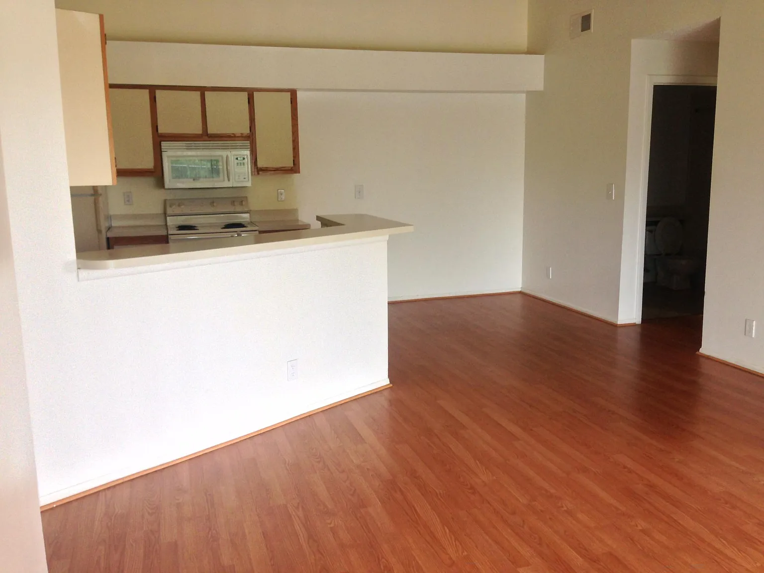 2 bed, 1024 sqft, $2,050 — Photo 3
