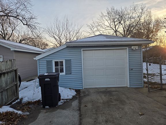 2nd image of 3414 Carlton Dr