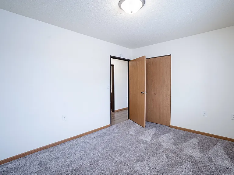 Moorhead, MN Woodstone Apartments | 31A | Bedroom