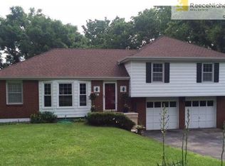 6615 NW Lawson Ln, Parkville, MO 64152