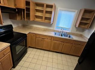 69 Daniels St #2F, Pawtucket, RI 02860