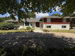 402 W Le Fevre Rd, Sterling, IL 61081