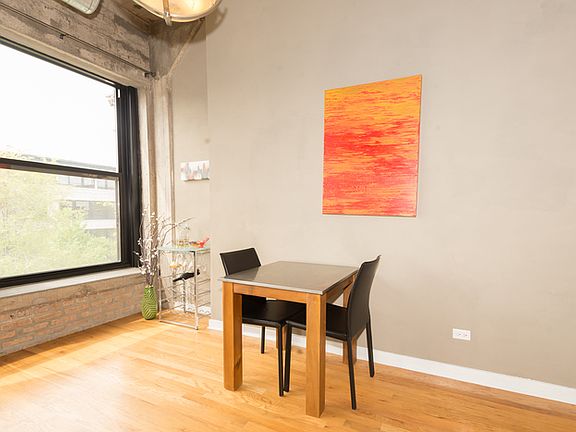 3rd image of 1110 W 15th St Unit 326