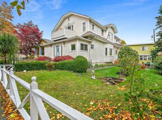 332 17th Ave E, Seattle, WA 98112