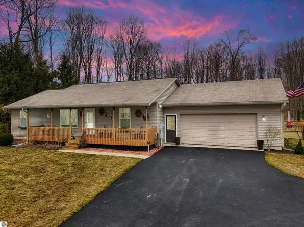 2755 Lake Ann Rd, Interlochen, MI 49643