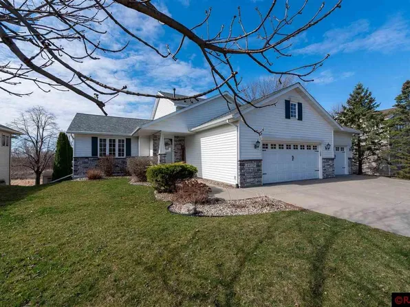 412 Thomas Dr, Eagle Lake, MN 56024