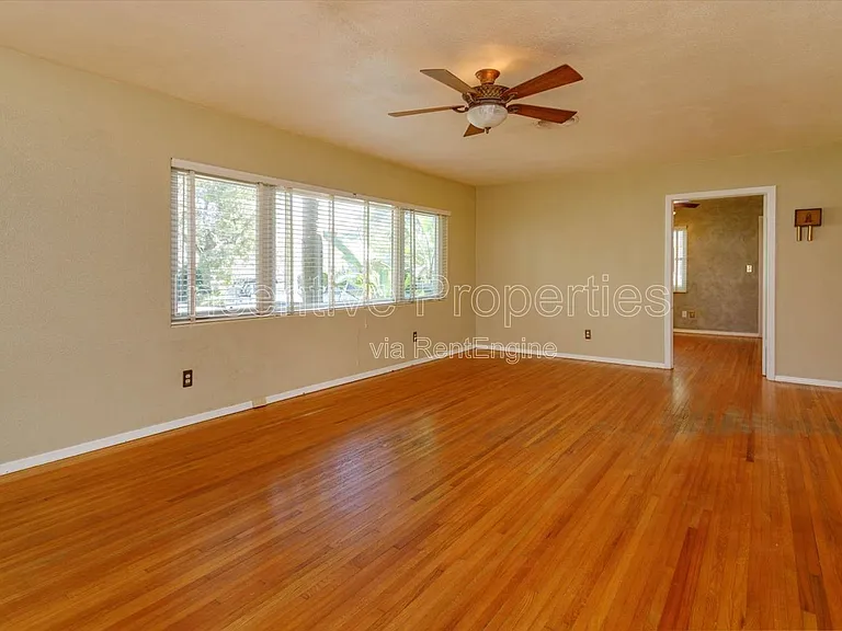 816 Putnam Ave — Photo 8