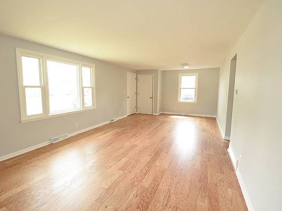 3rd image of 393 Abbington Ave