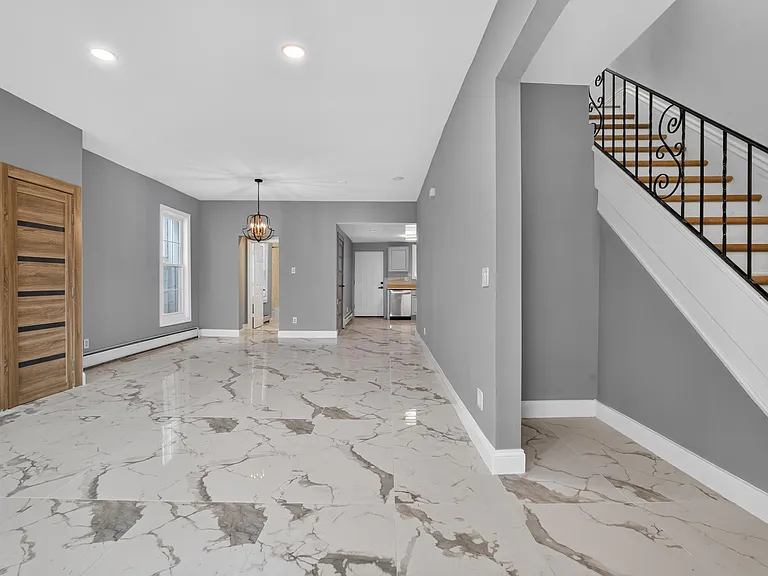 255 Kennedy Blvd — Photo 4