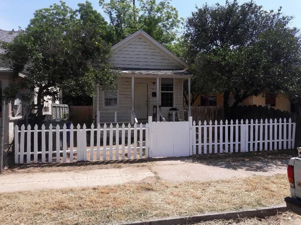 2966 E Illinois Ave, Fresno, CA 93701