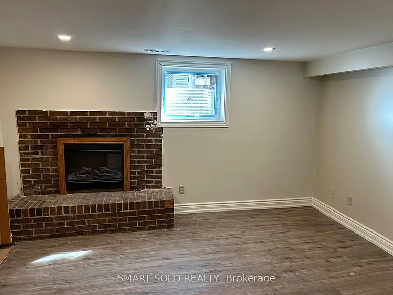 10 Holman Cres #LOWER — Photo 8