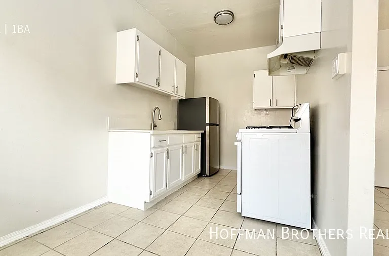5606 S Figueroa St #3 — Photo 6