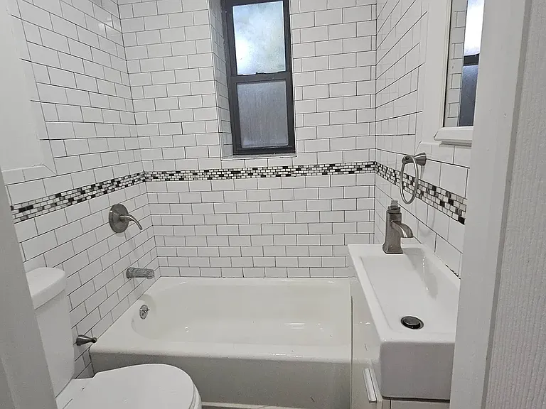 520 E 12th St #1E — Photo 4