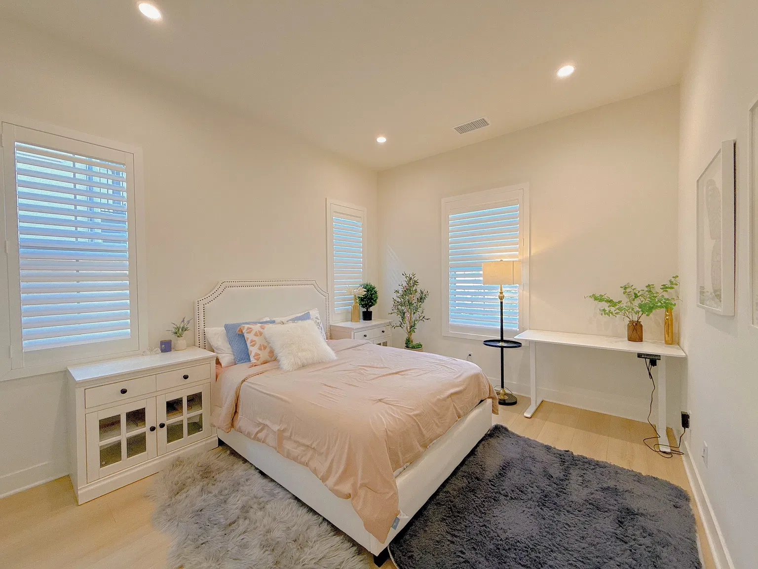 4 bed, 3.5 bath, 2840 sqft, $2,000 — Photo 4