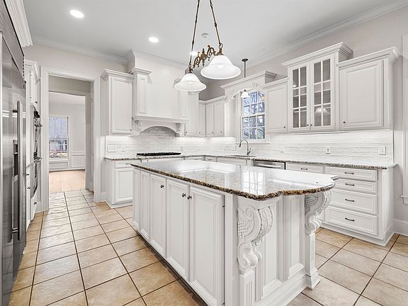 3rd image of 1500 Lotus Ln