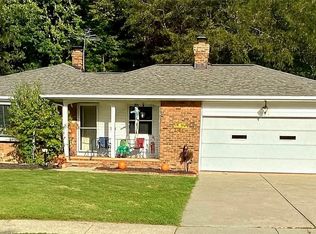 1591 Windsor Cir, Mayfield Heights, OH 44124