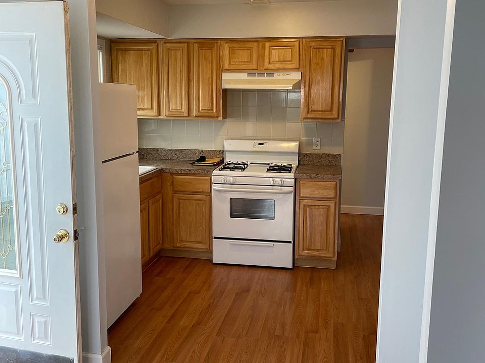 2nd image of 86 Copley St Floor 1