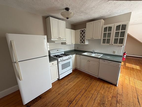 5th image of 19 Preston St Floor 3