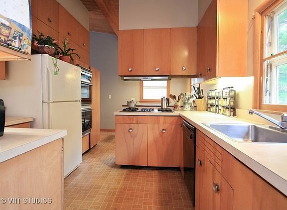 4th image of 213 Park Ln