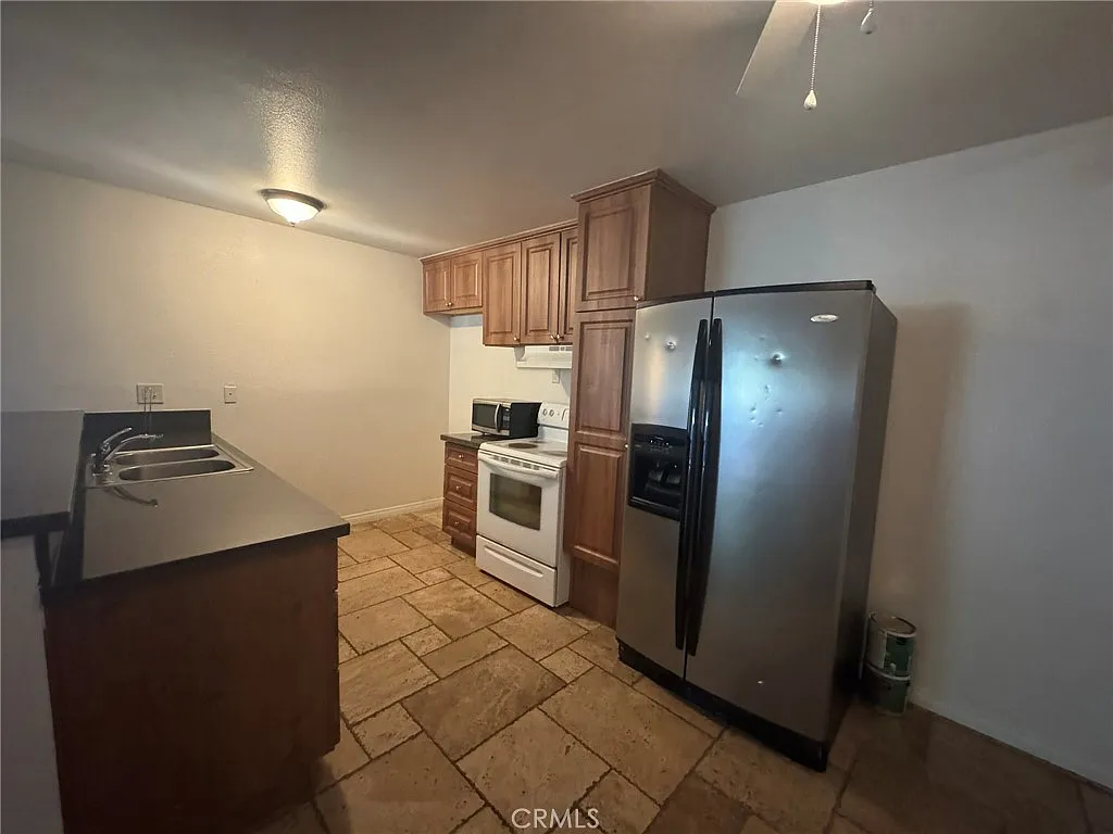 2 bed, 807 sqft, $1,995 — Photo 3