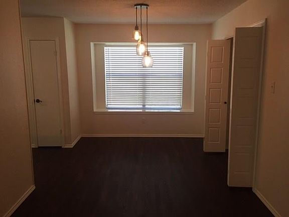 3rd image of 2637 Fairmont Dr