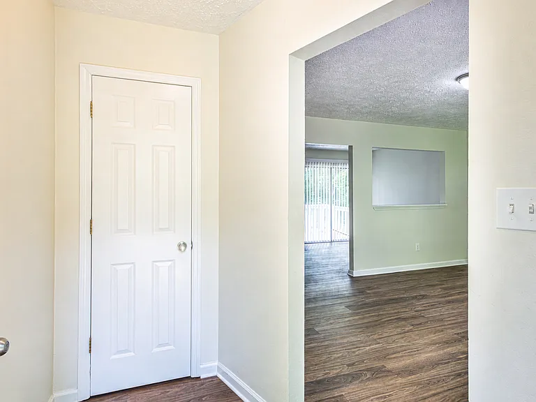 320 Beechwood Dr — Photo 3