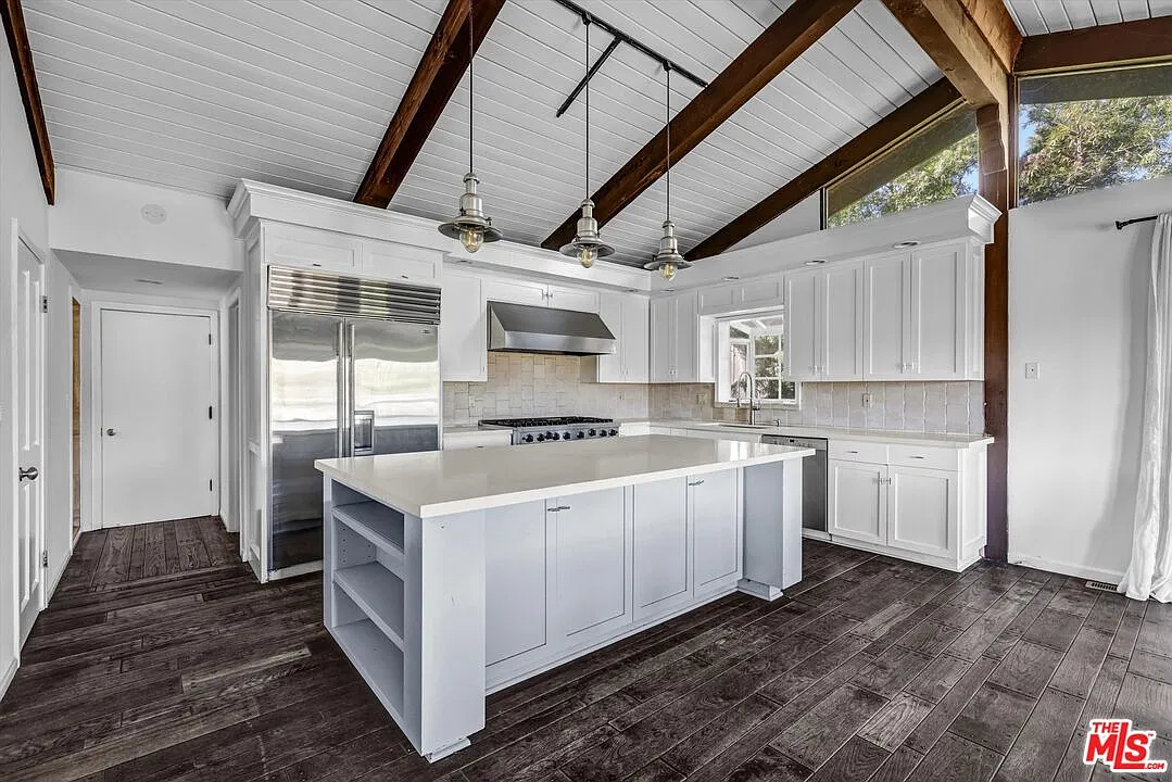 5 bed, 6.0 bath, 3800 sqft, $18,900 — Photo 4