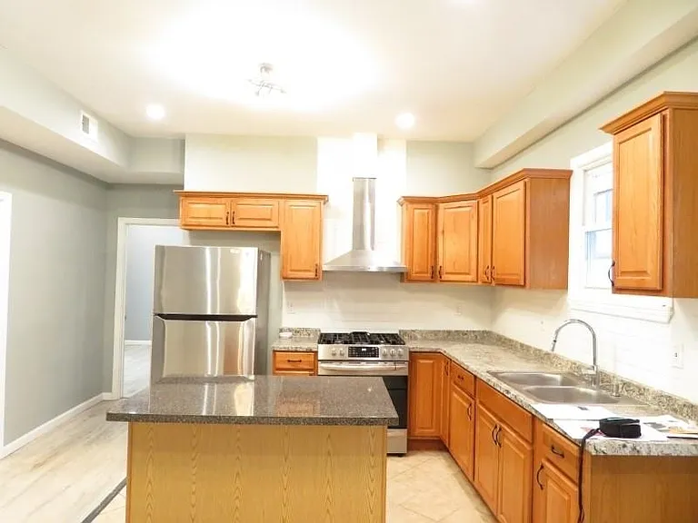 572 Nassau St #2 — Photo 2