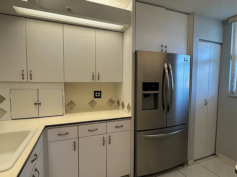 5300 NE 24th Ter #211C — Photo 8