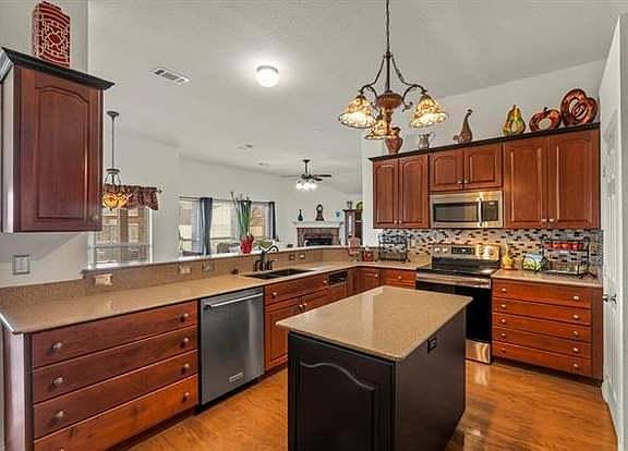 3rd image of 930 Mellanie Ct