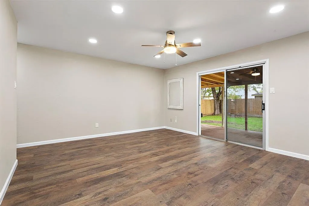 3 bed, 2.0 bath, 1079 sqft, $1,875 — Photo 3