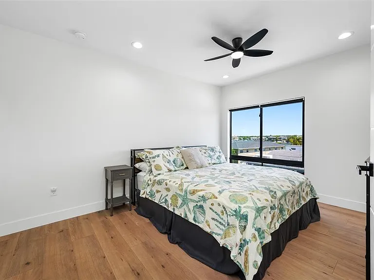2200 Bay Blvd #A — Photo 41