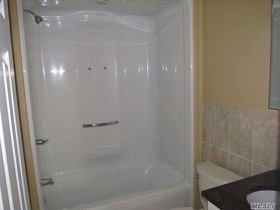 5th image of 62 Oak St APT 5B