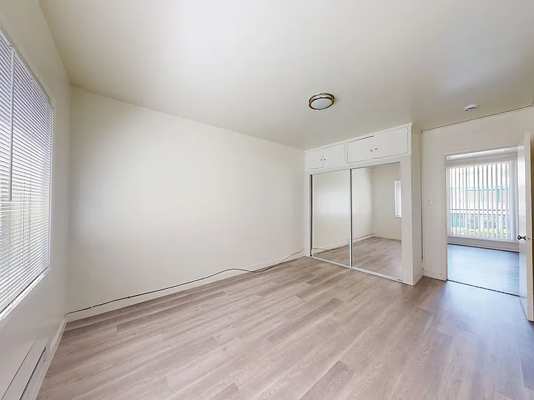 444 28th St — Photo 32