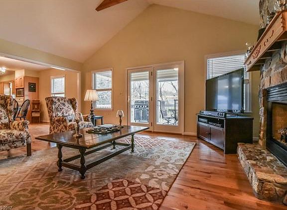 4th image of 72 Silver Fox Ln