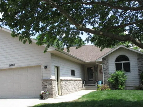 1020 37th St NW, Watertown, SD 57201