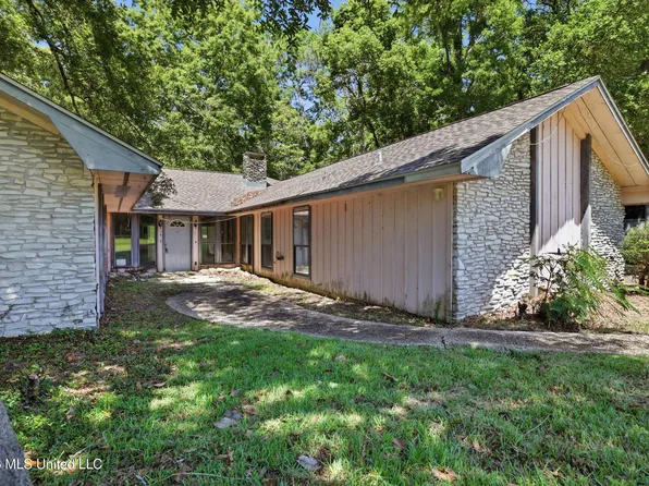 1432 Sioux Bayou Dr, Gautier, MS 39553