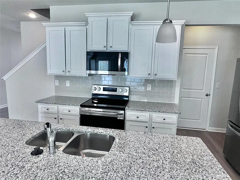 2618 Swan Lake Dr — Photo 8