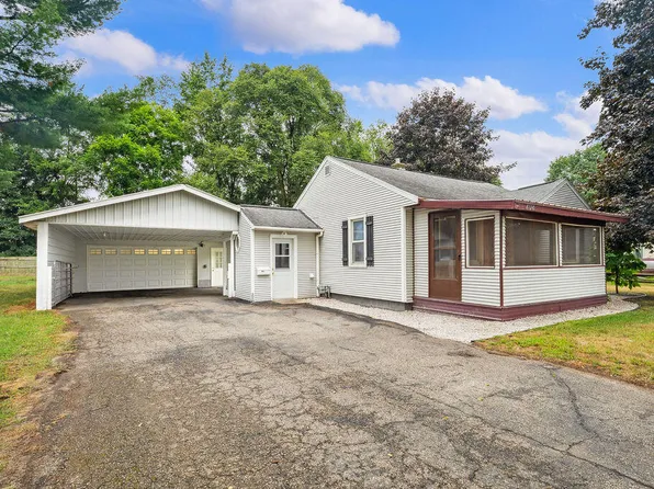 202 Pleasant St, Hartford, MI 49057