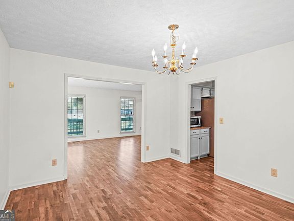 5th image of 1700 Summit View Way
